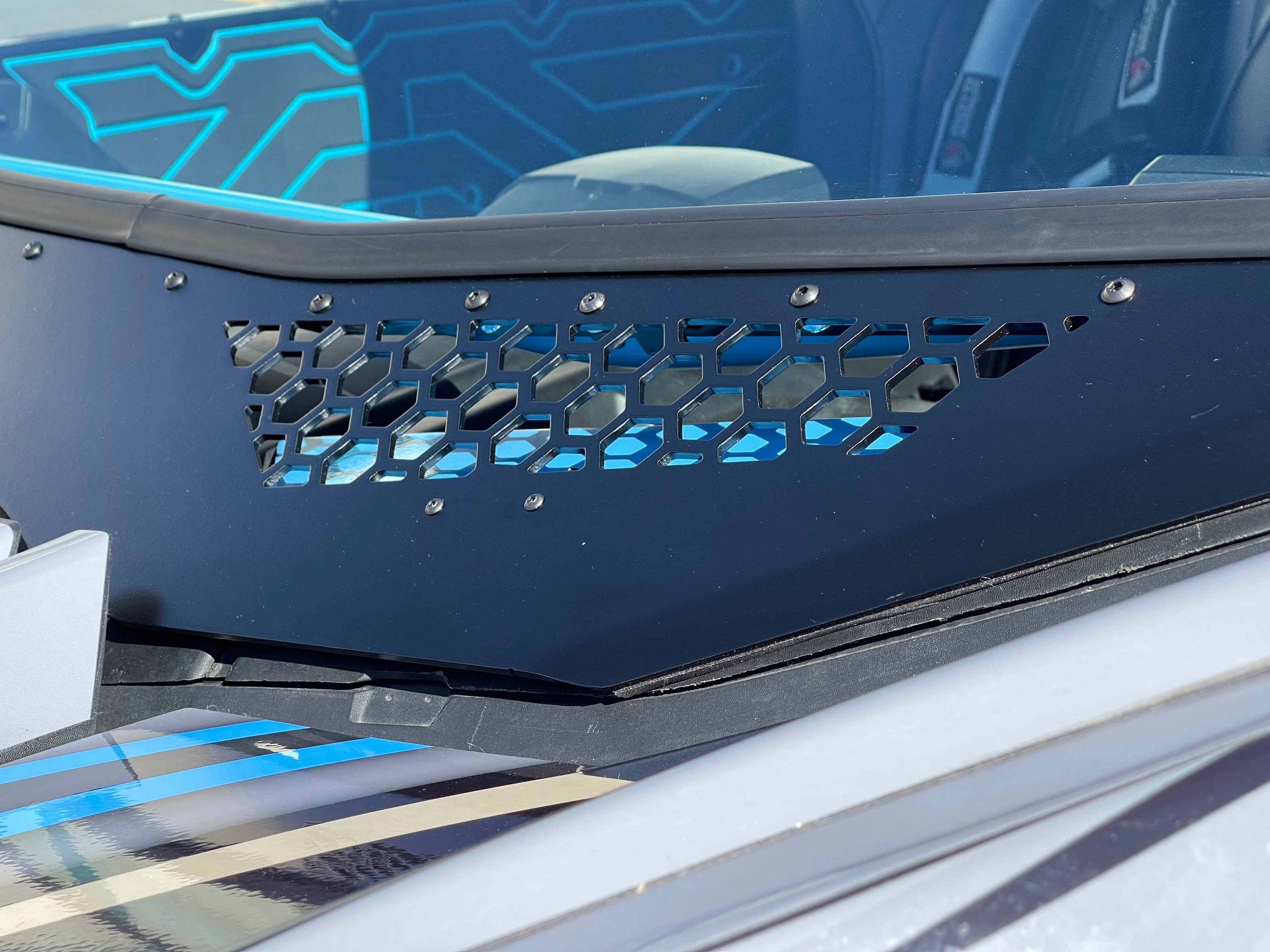 Moto Armor VOODOO X3 Full Glass Windshield - Image 3