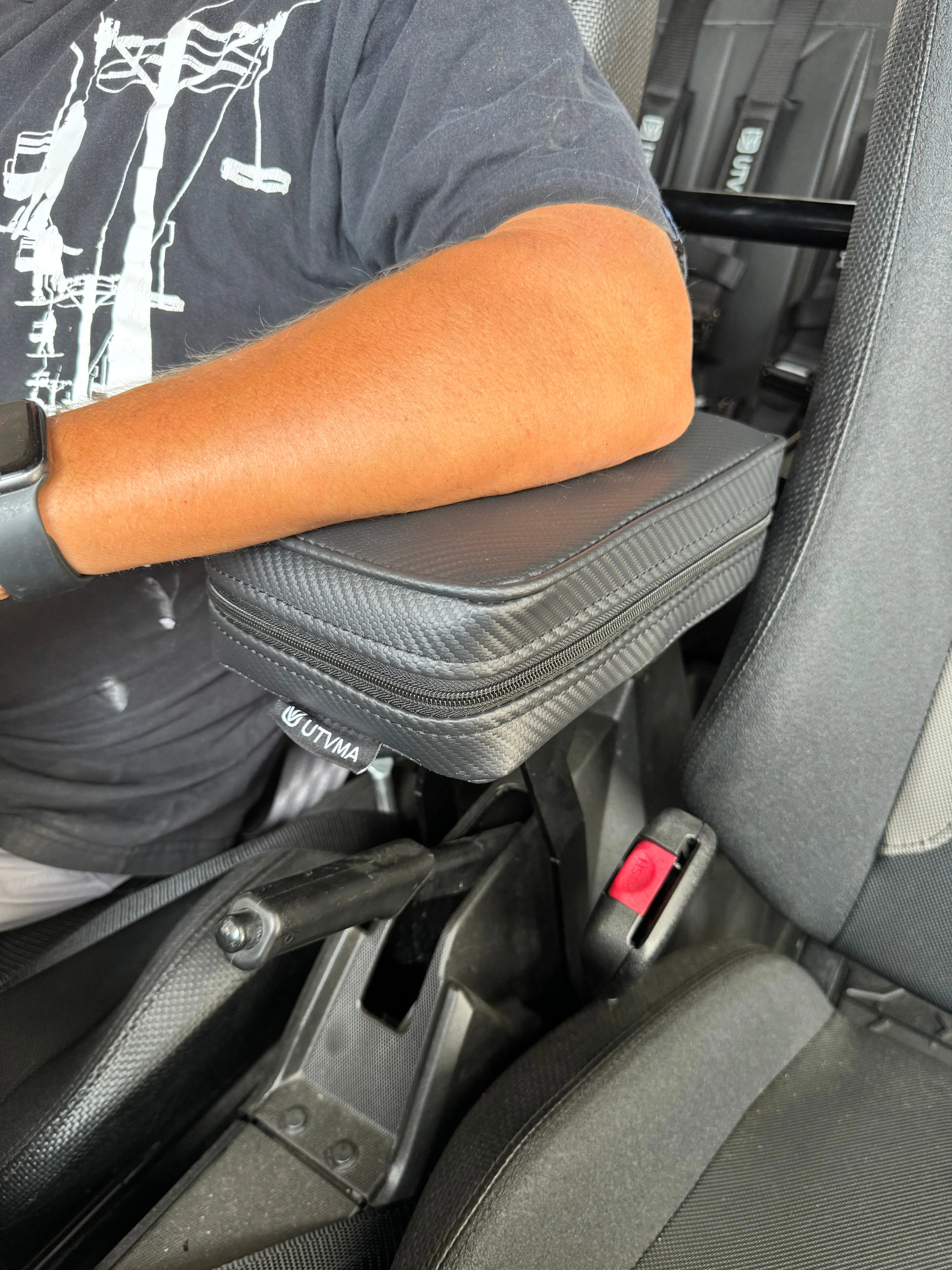 UTVMA RZR 1000 Armrest with Bracket (2024+) - Image 4