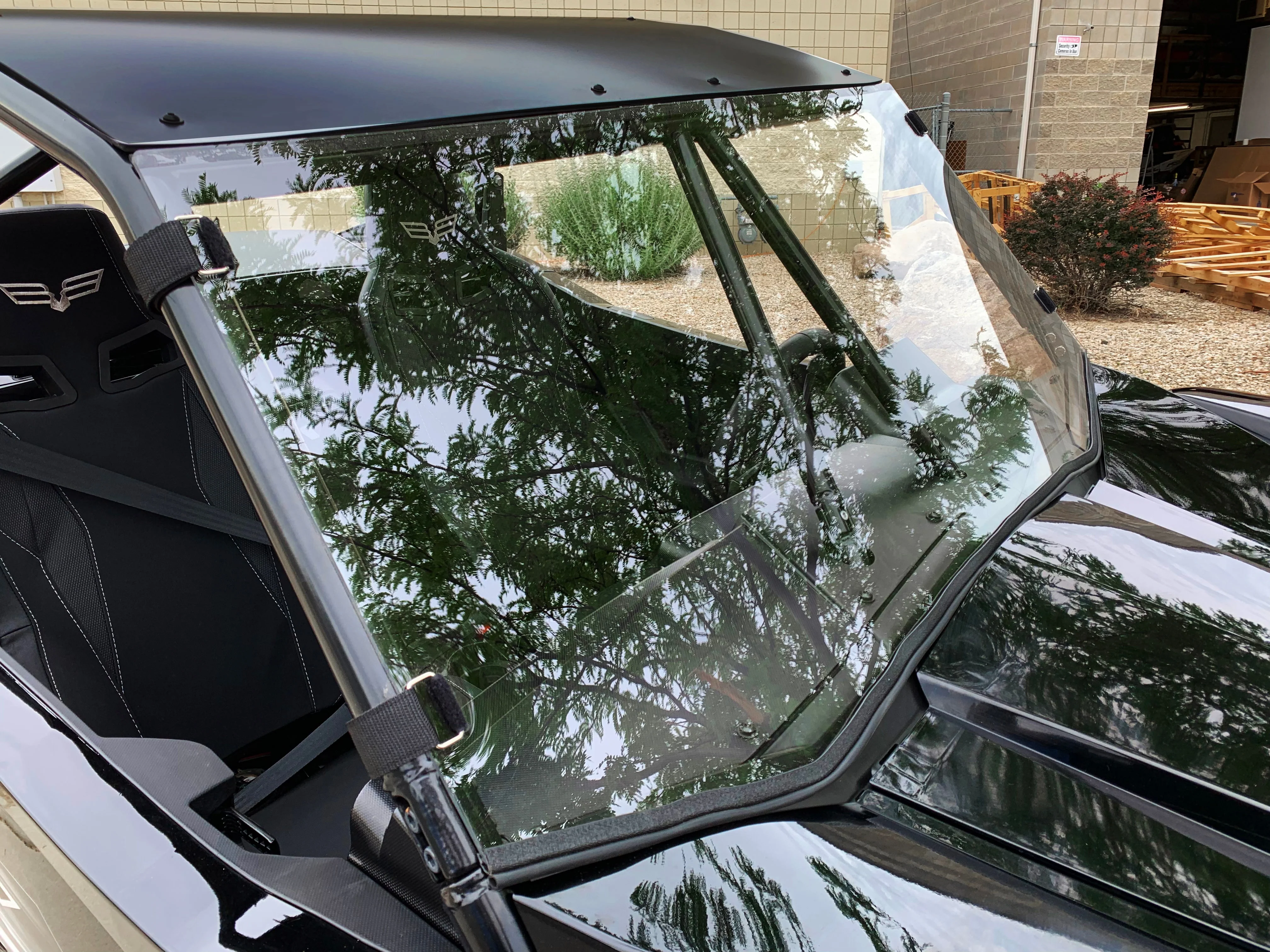 Wildcat XX Full Polycarbonate Windshield with Quick Straps - Image 4